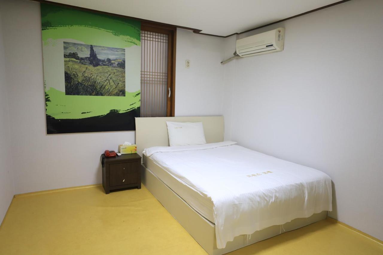 Twins Hotel Jeju Eksteriør billede