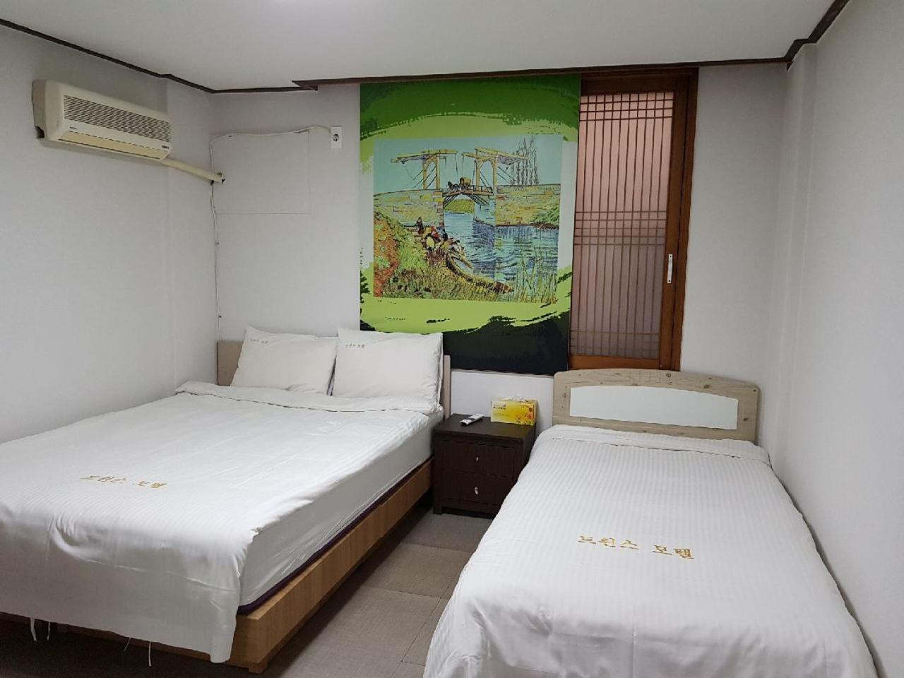 Twins Hotel Jeju Eksteriør billede