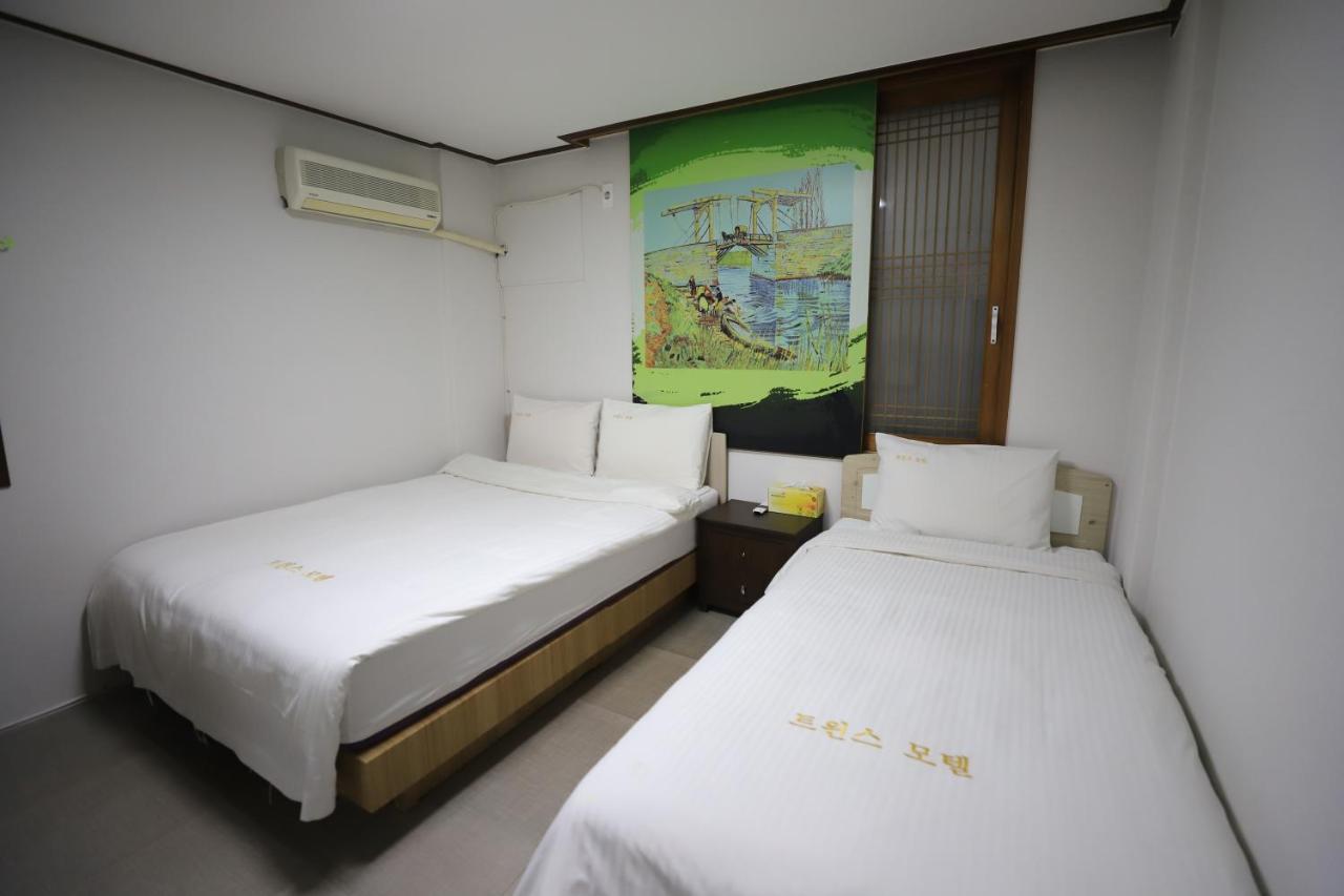 Twins Hotel Jeju Eksteriør billede