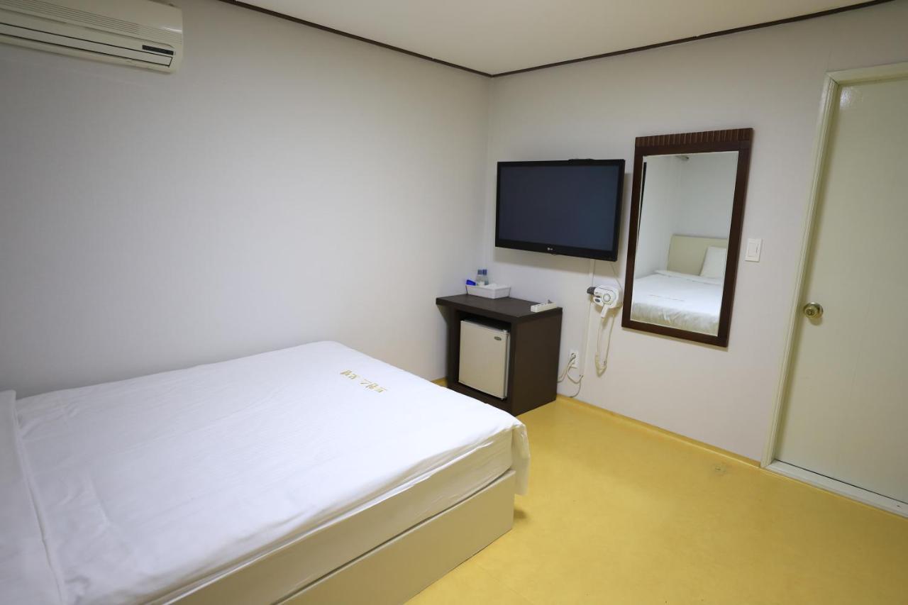 Twins Hotel Jeju Eksteriør billede