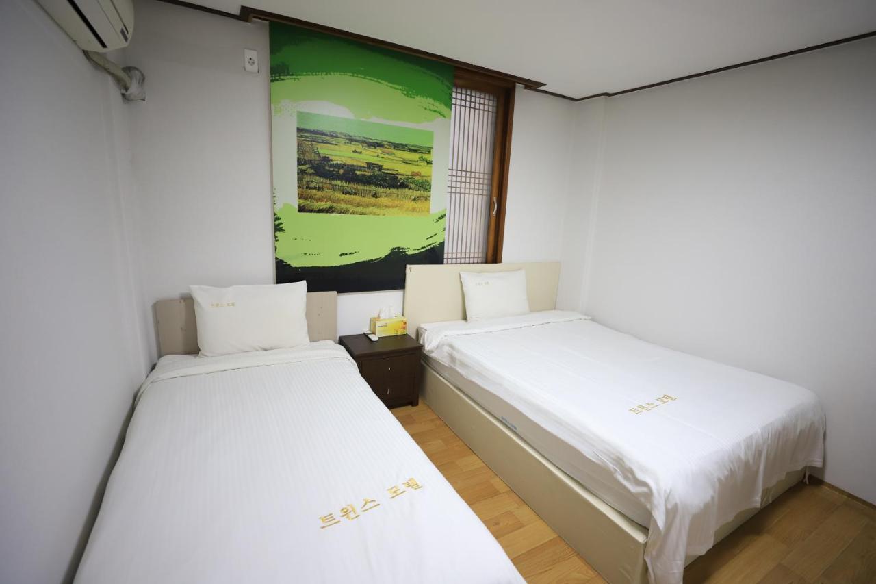 Twins Hotel Jeju Eksteriør billede