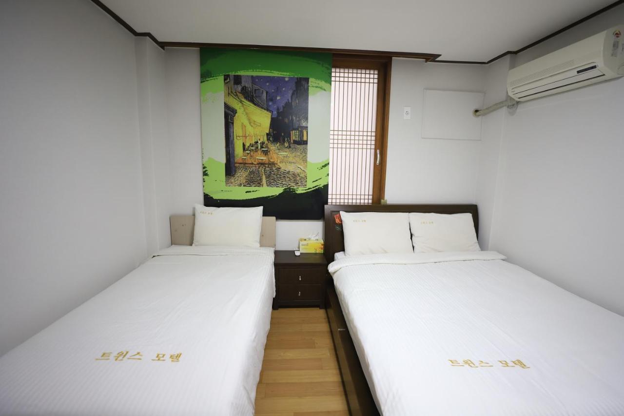 Twins Hotel Jeju Eksteriør billede