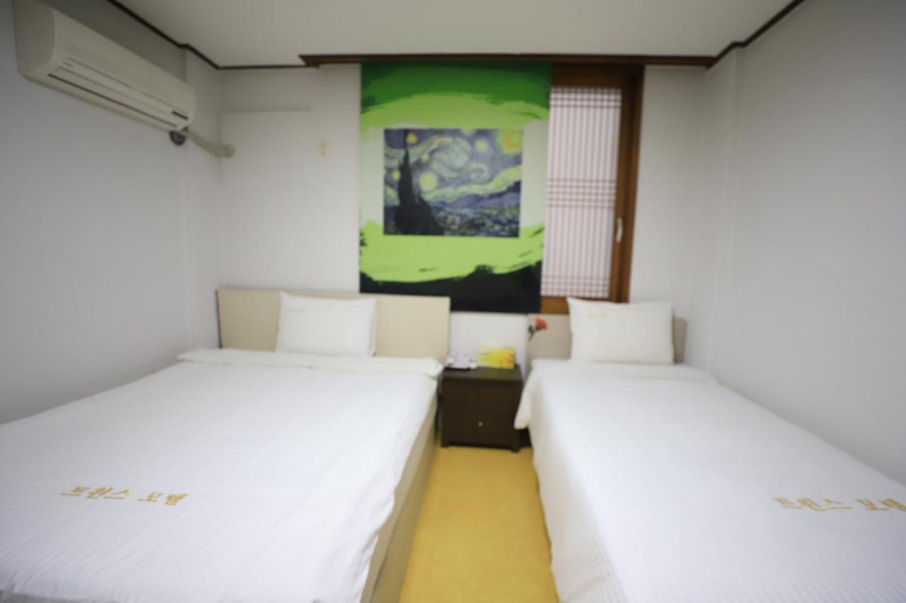Twins Hotel Jeju Eksteriør billede