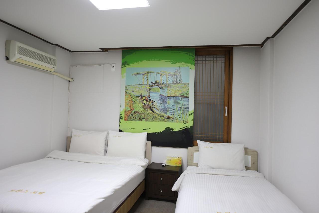 Twins Hotel Jeju Eksteriør billede