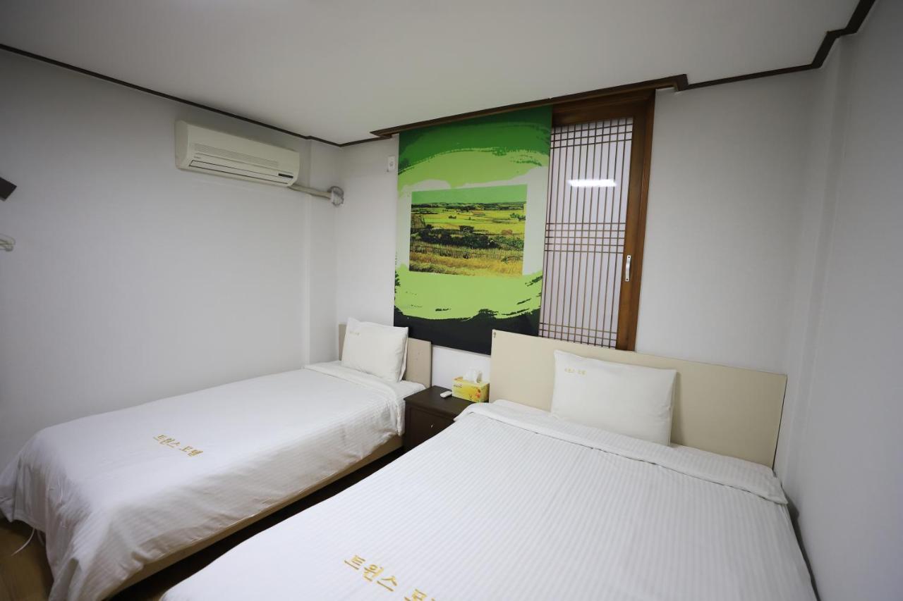 Twins Hotel Jeju Eksteriør billede