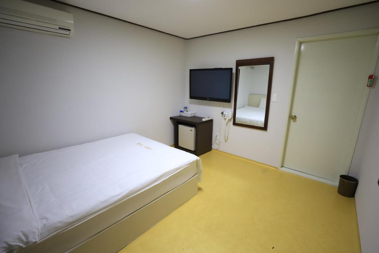 Twins Hotel Jeju Eksteriør billede